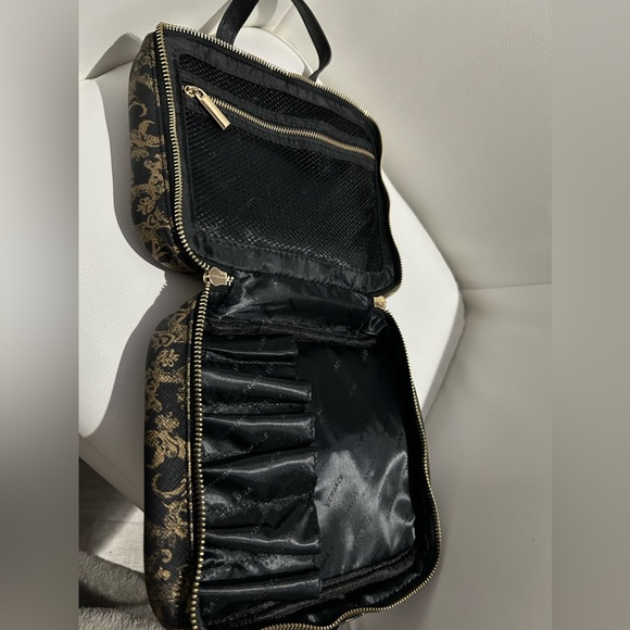 Versace makeup case - Picture 3 of 6